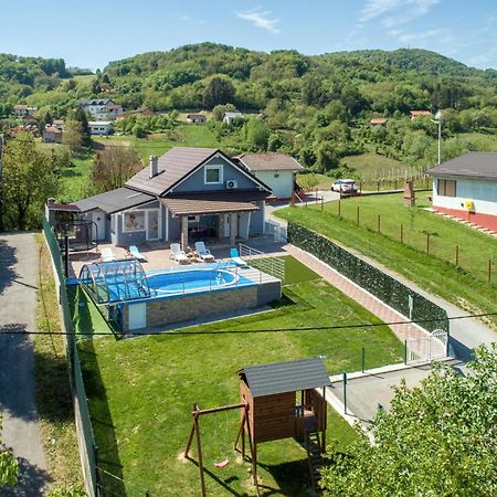 Villa Cvetkova Hiza Sa Jacuzzijem à Tuheljske Toplice Extérieur photo