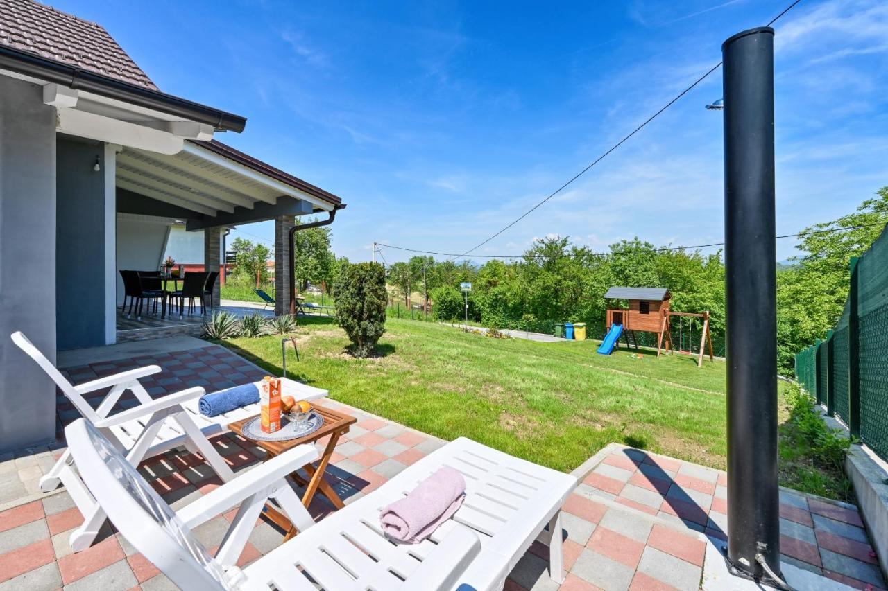 Villa Cvetkova Hiza Sa Jacuzzijem à Tuheljske Toplice Extérieur photo
