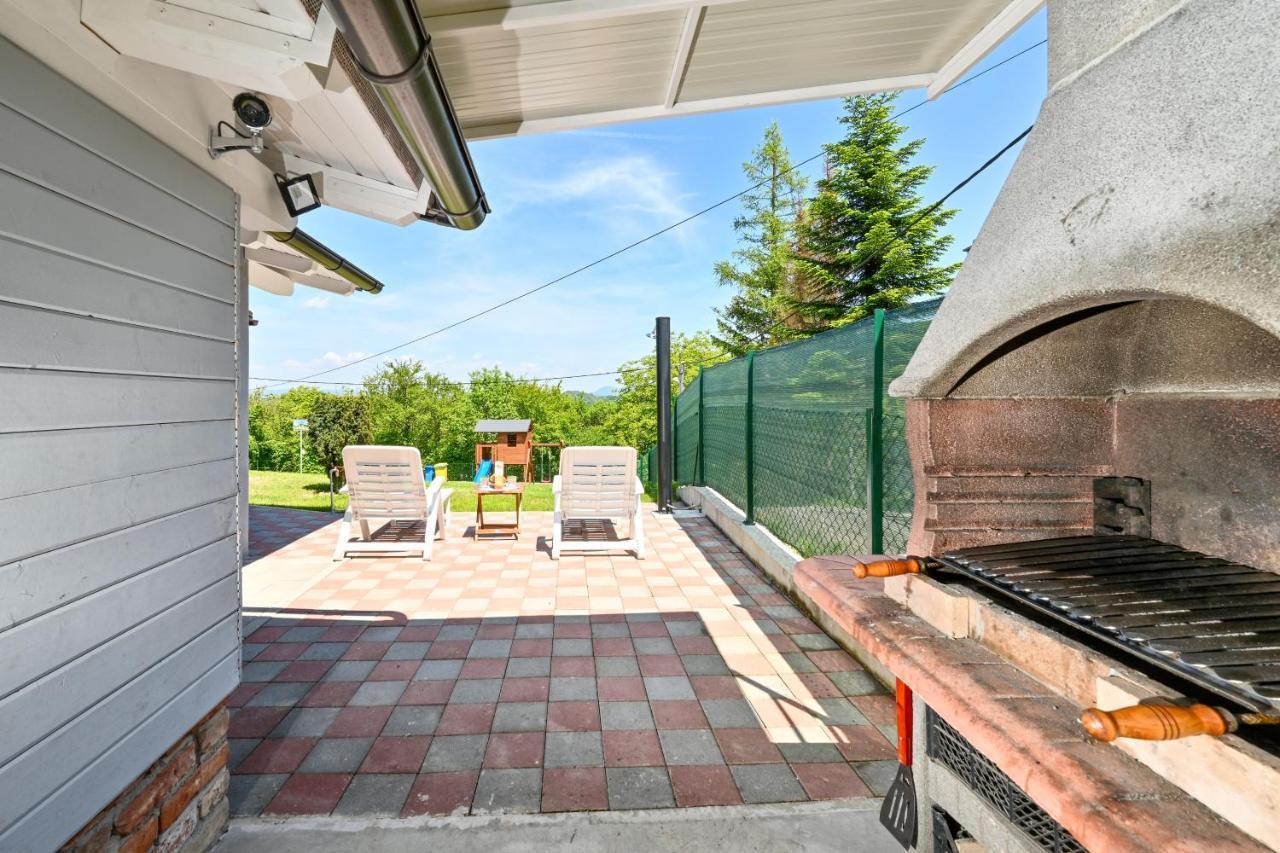 Villa Cvetkova Hiza Sa Jacuzzijem à Tuheljske Toplice Extérieur photo