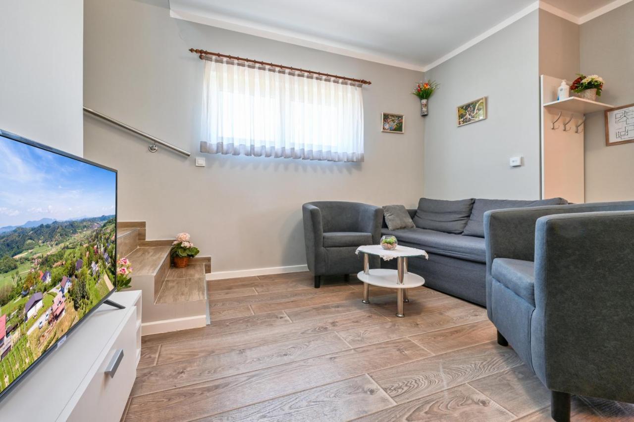 Villa Cvetkova Hiza Sa Jacuzzijem à Tuheljske Toplice Extérieur photo