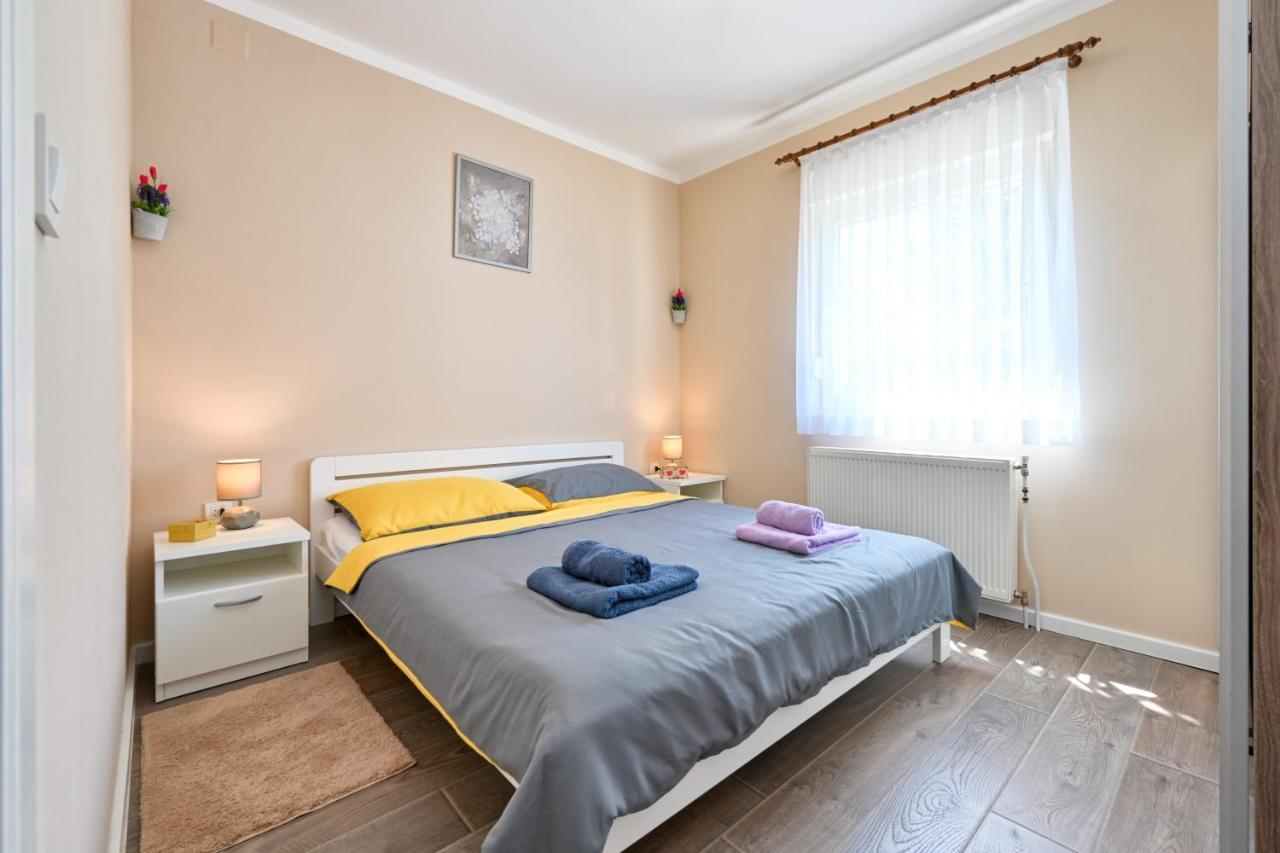Villa Cvetkova Hiza Sa Jacuzzijem à Tuheljske Toplice Extérieur photo