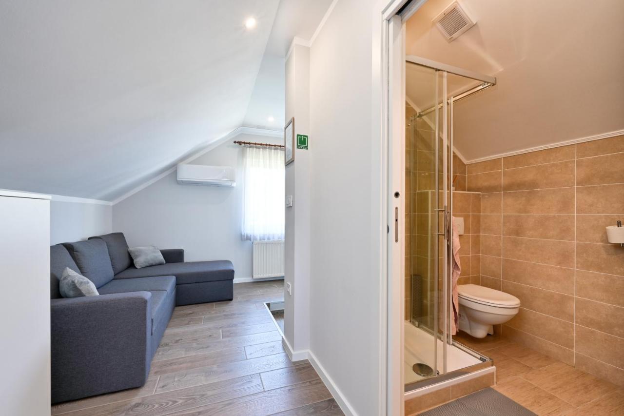 Villa Cvetkova Hiza Sa Jacuzzijem à Tuheljske Toplice Extérieur photo