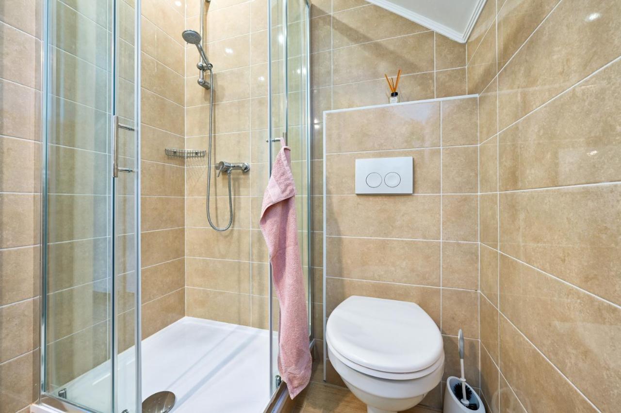 Villa Cvetkova Hiza Sa Jacuzzijem à Tuheljske Toplice Extérieur photo