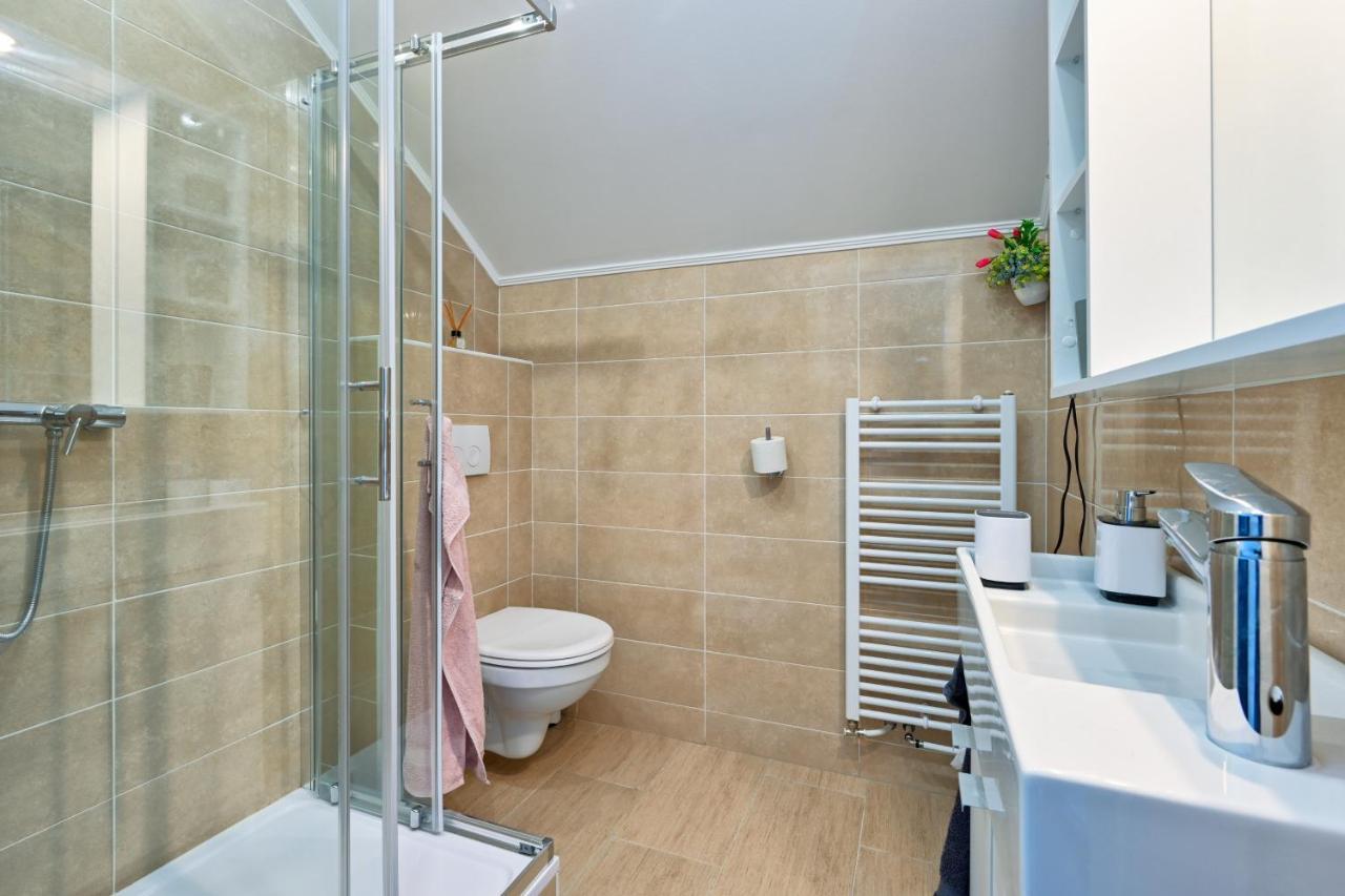 Villa Cvetkova Hiza Sa Jacuzzijem à Tuheljske Toplice Extérieur photo
