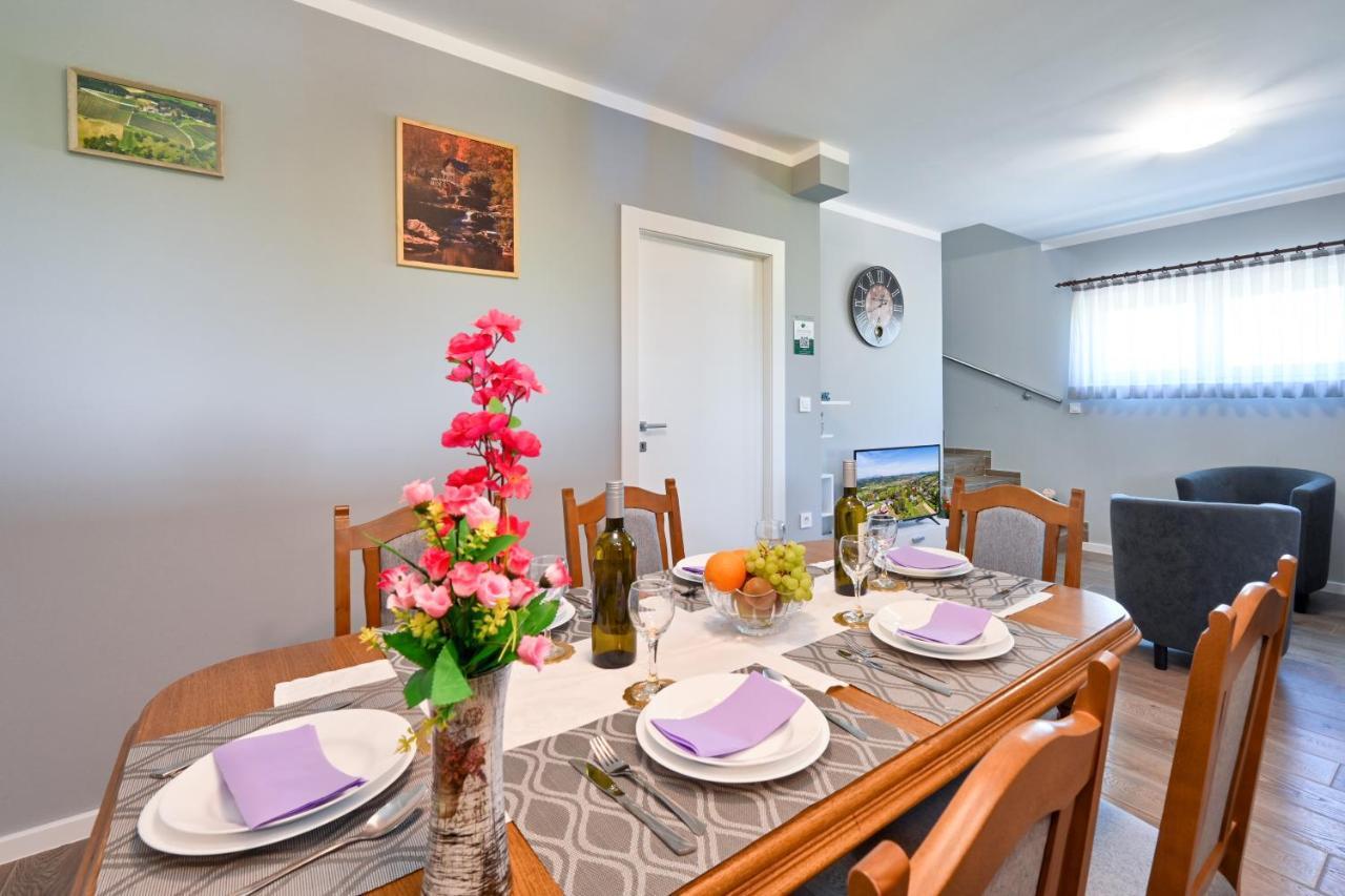 Villa Cvetkova Hiza Sa Jacuzzijem à Tuheljske Toplice Extérieur photo