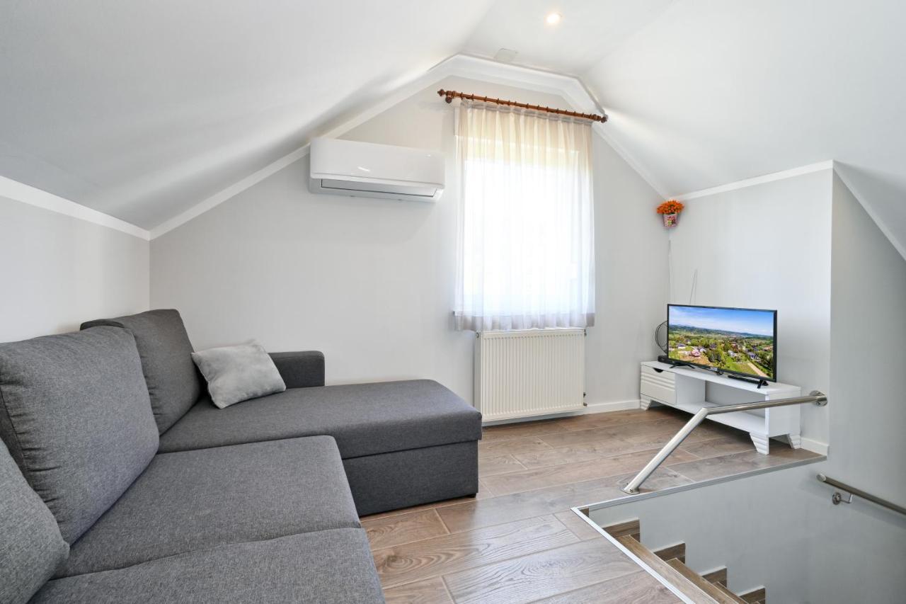 Villa Cvetkova Hiza Sa Jacuzzijem à Tuheljske Toplice Extérieur photo
