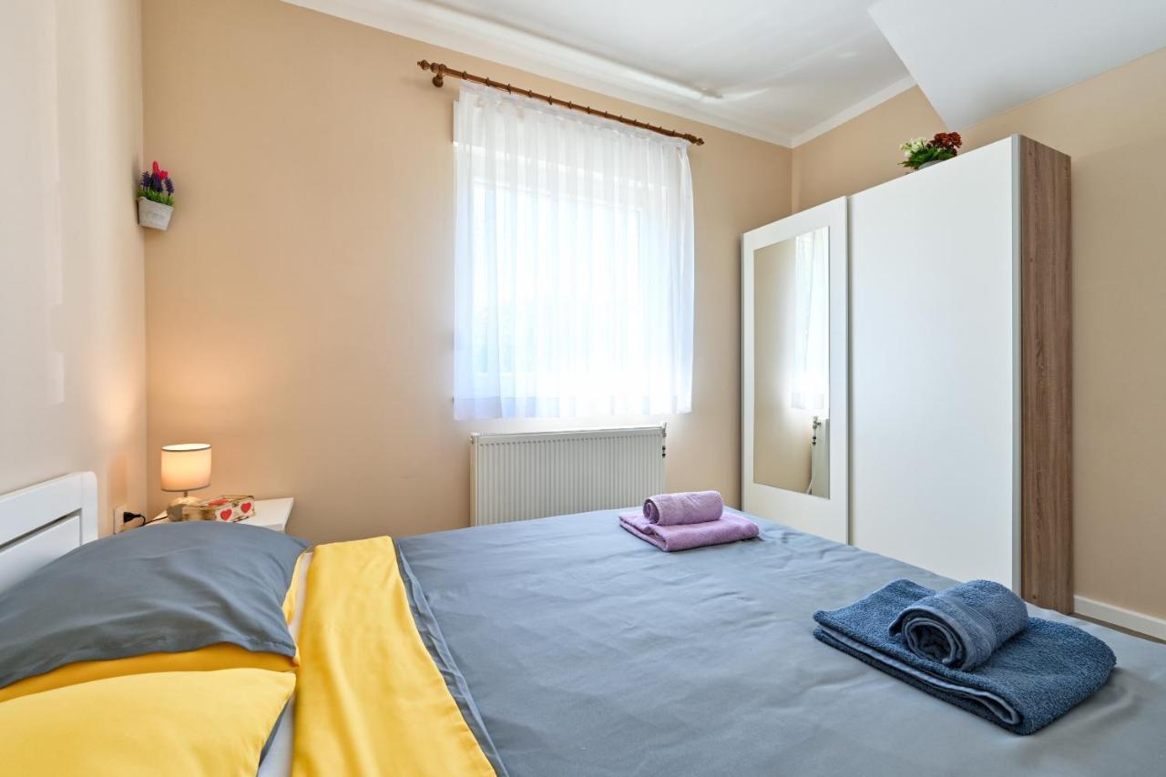Villa Cvetkova Hiza Sa Jacuzzijem à Tuheljske Toplice Extérieur photo