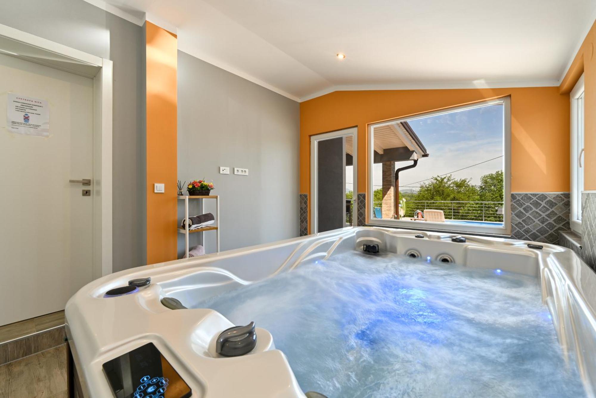 Villa Cvetkova Hiza Sa Jacuzzijem à Tuheljske Toplice Extérieur photo