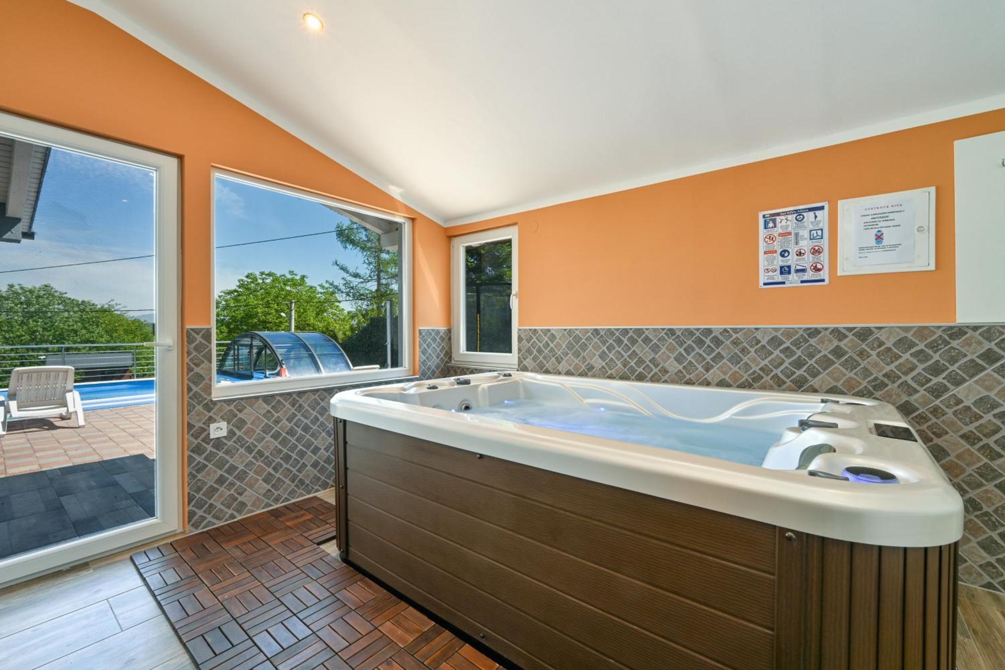 Villa Cvetkova Hiza Sa Jacuzzijem à Tuheljske Toplice Extérieur photo