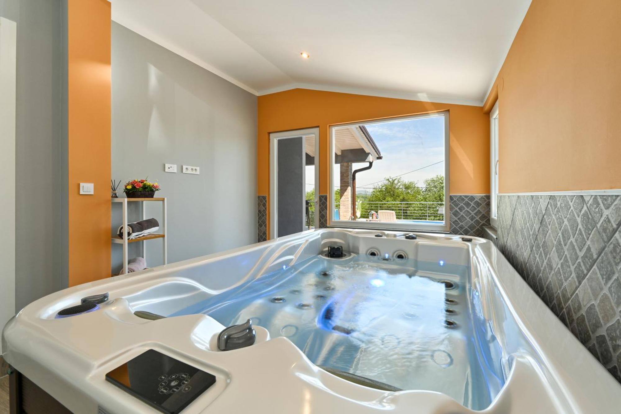 Villa Cvetkova Hiza Sa Jacuzzijem à Tuheljske Toplice Extérieur photo