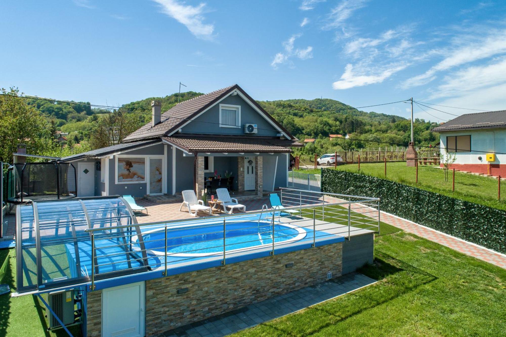 Villa Cvetkova Hiza Sa Jacuzzijem à Tuheljske Toplice Extérieur photo