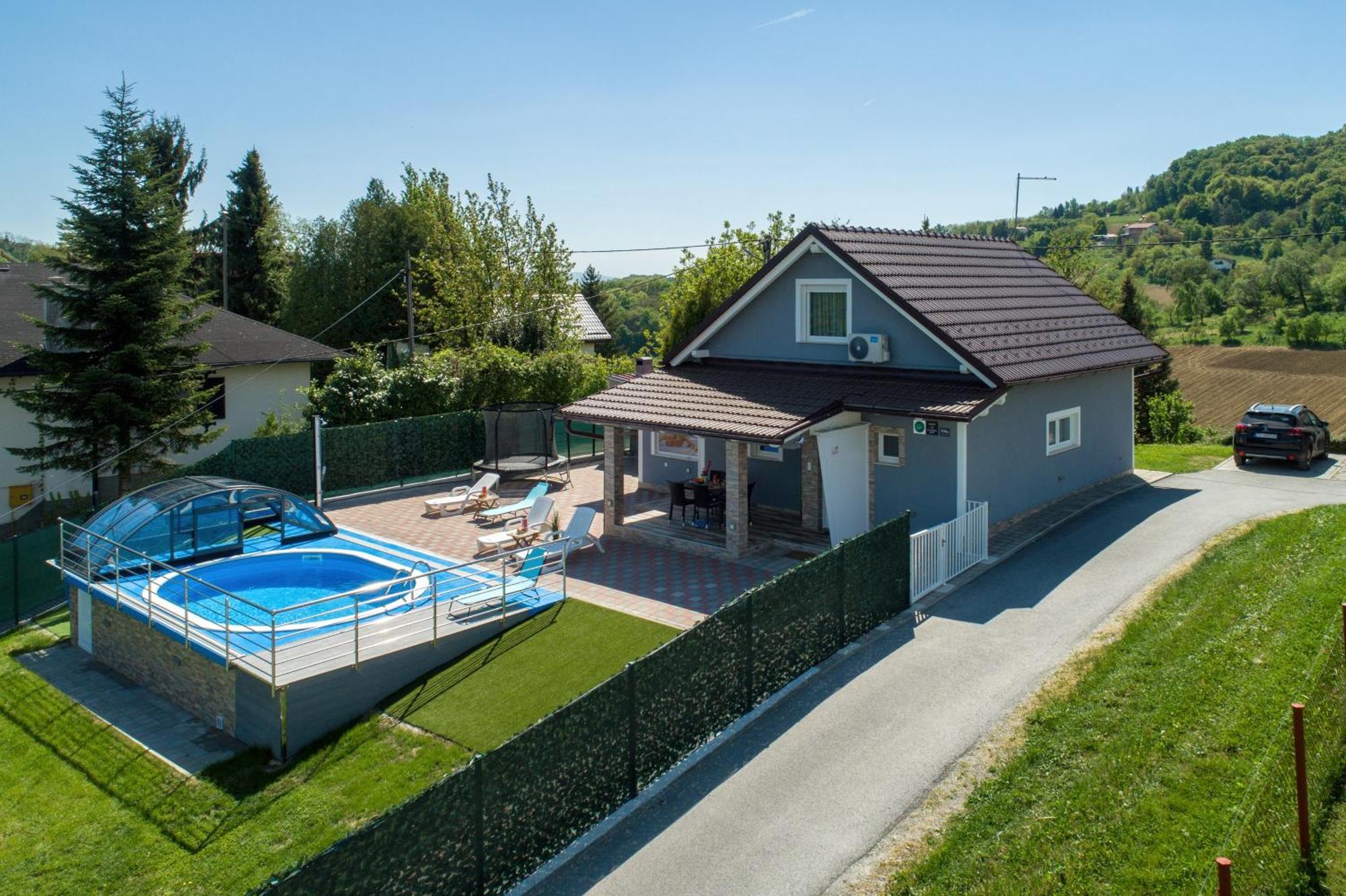 Villa Cvetkova Hiza Sa Jacuzzijem à Tuheljske Toplice Extérieur photo